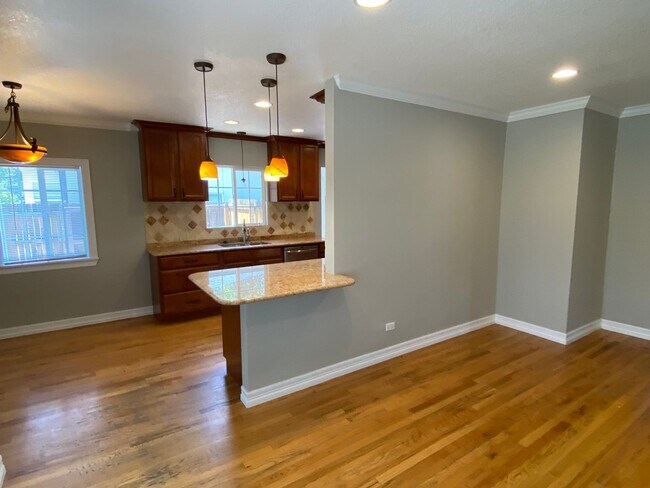 Foto del edificio - Charming Updated 3-Bedroom Home Just North...