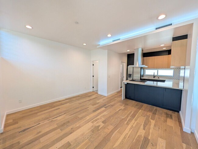 Foto del edificio - 4260 Laurel Canyon Blvd