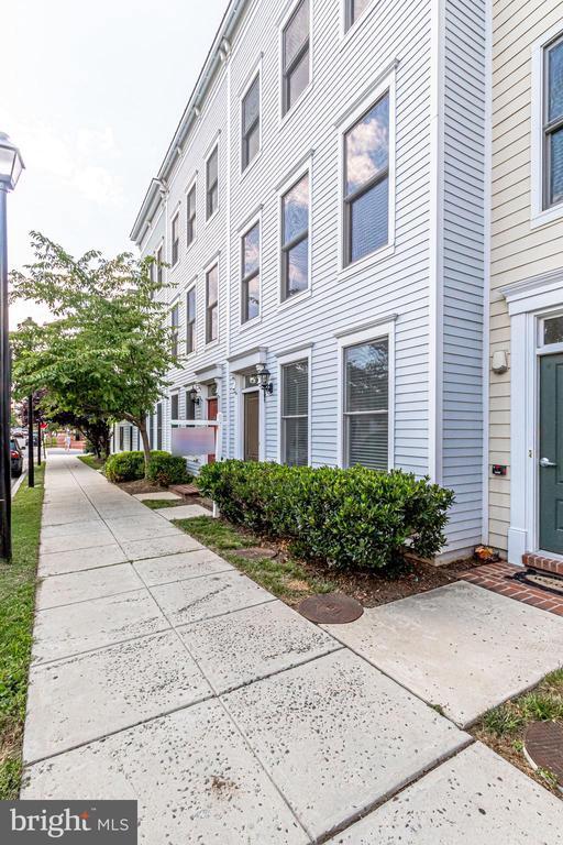 Primary Photo - 827 Wythe St