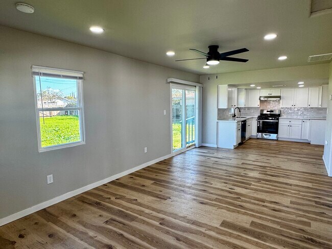 Foto del edificio - 1176 W Maple St