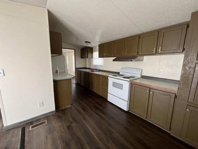 Building Photo - 736 Old Clemson Hwy