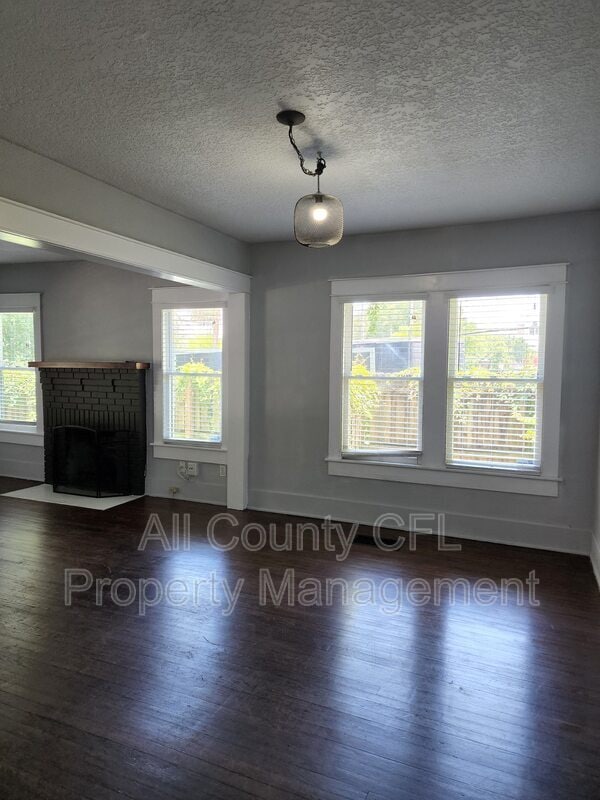 Building Photo - 714 Putnam Ave