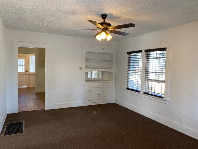 943 Bay View Ave Wilmington Ca 90744 House For Rent In Wilmington Ca Apartments Com