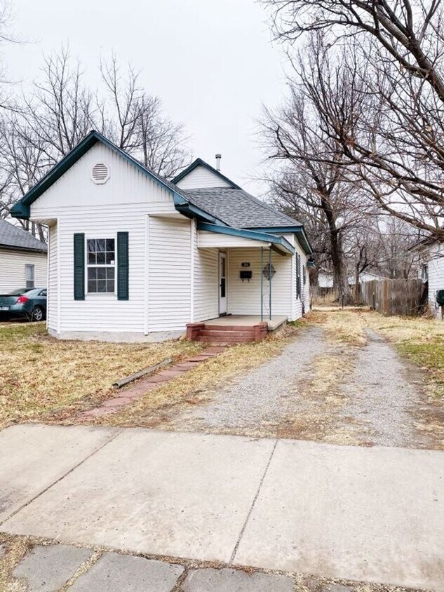 Primary Photo - Charming 3 Bedroom with Spacious Features