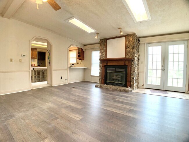 Foto del edificio - 2551 Farm Cir