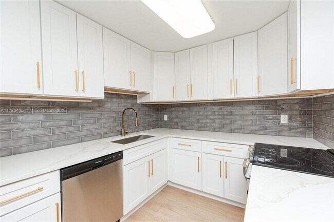 Foto del edificio - 6617 Simms St