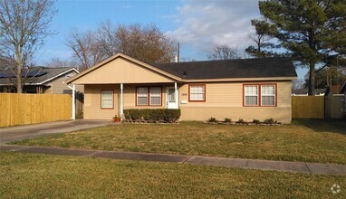 Building Photo - 1938 Coulcrest Dr