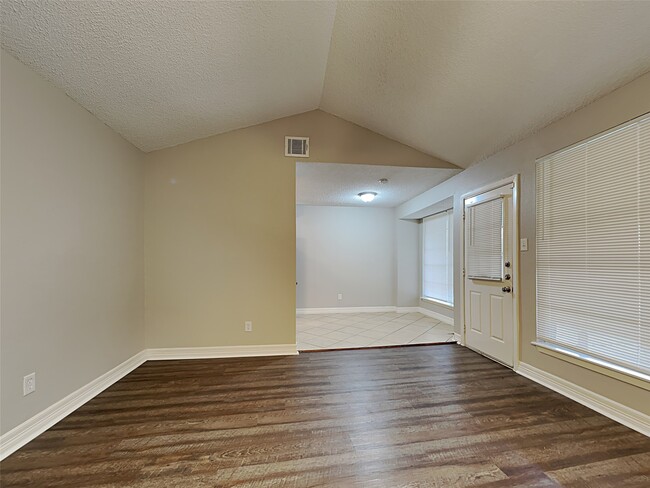 Building Photo - 6907 Foxside Ln