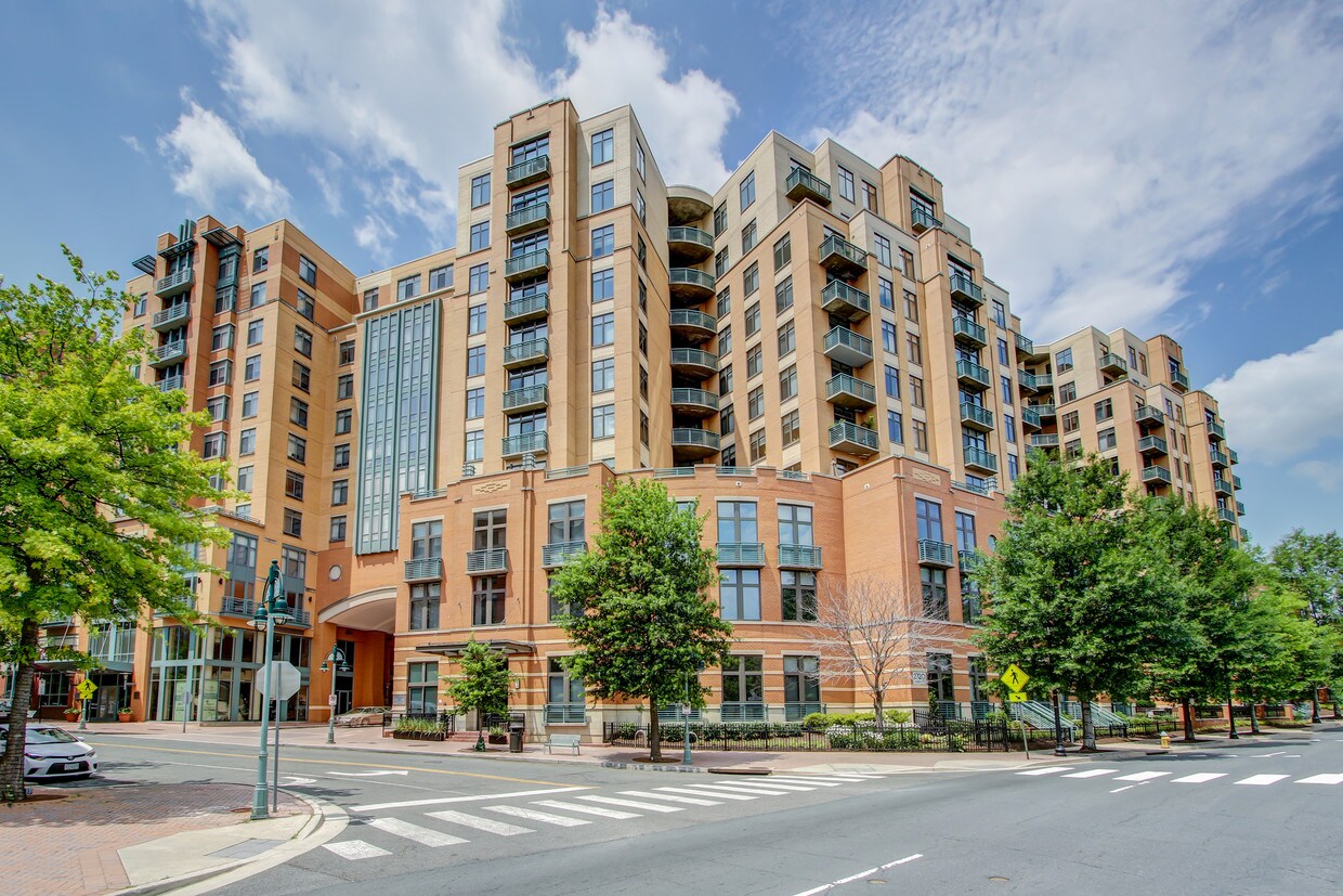 2720 S Arlington Mill Dr, Arlington, VA 22206 Condo for Rent in