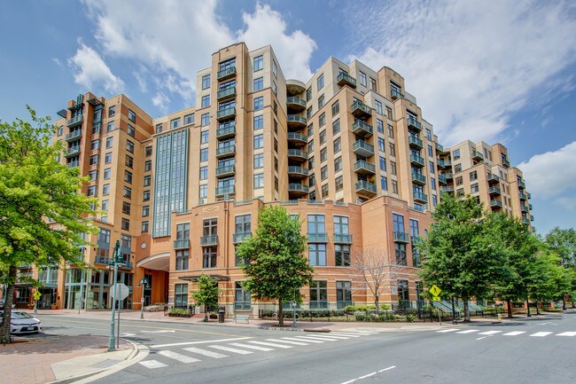 2720 S Arlington Mill Dr, Arlington, VA 22206 Condo for