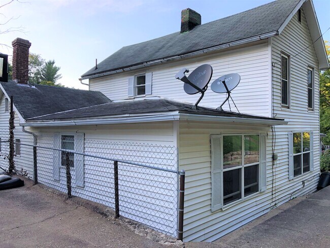 Foto del edificio - 126 Lincoln Hill Rd