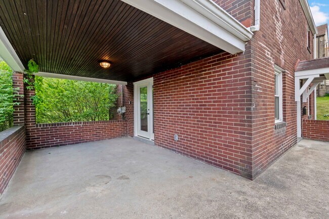Foto del edificio - AVAILABLE NOW! Fully RENOVATED 3 bedroom in McKeesport!