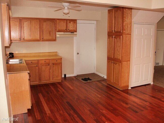 Foto del edificio - 2 br, 1 bath House - 930 East 349th Street