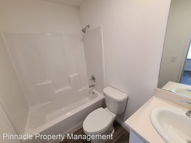 Building Photo - 3 br, 2 bath House - 35 W 8th