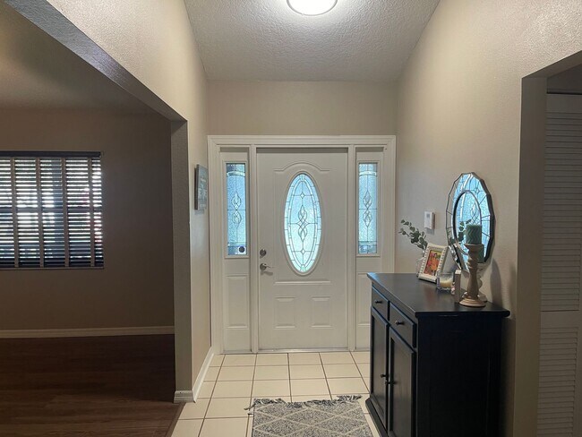 Building Photo - Desirable Bloomingdale Pool Home