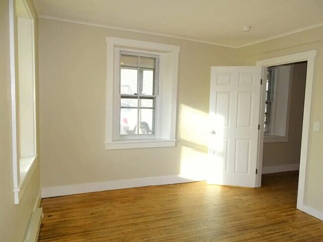 Foto del edificio - 317 W Main St