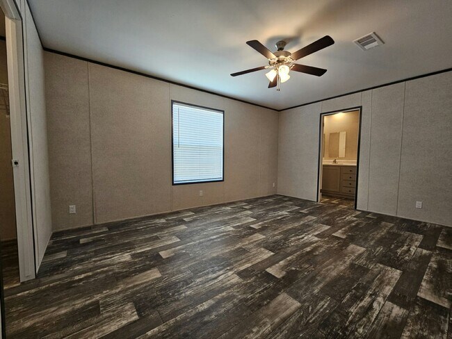 Building Photo - 16821 Oak Leaf Ct