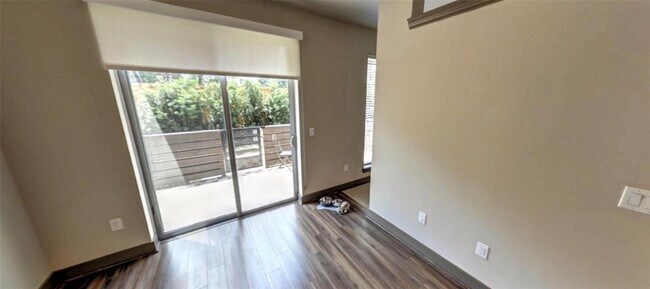 Building Photo - 10402 Town and Country Way