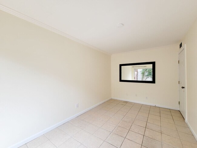 Foto del edificio - Stylish Townhouse in Prime Location – Walk...