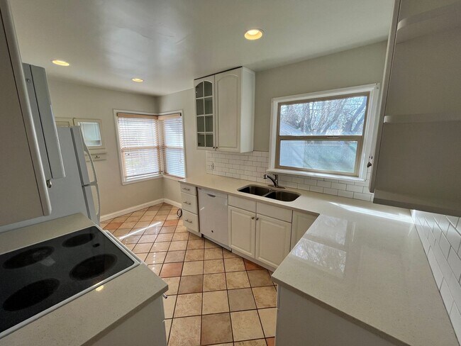 Foto del edificio - Charming 4 Bedroom 2 Bath Home in Sugarhouse!