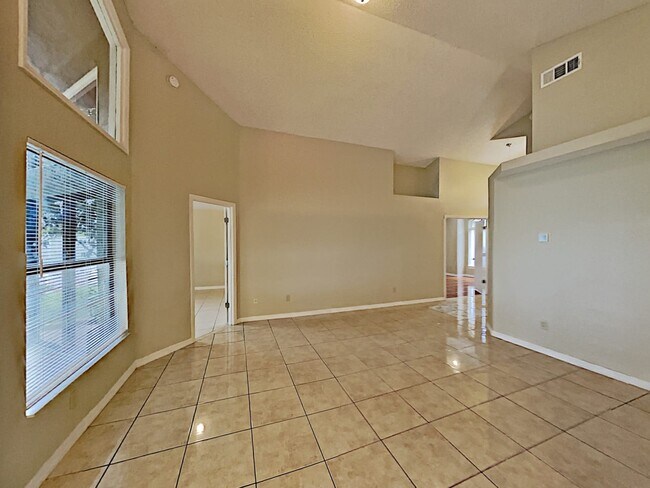 Building Photo - 180 Lakebreeze Cir