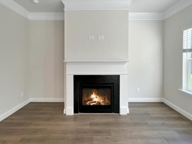 Building Photo - House 4 Beds 3.5 Baths