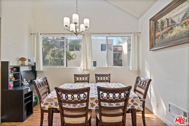 Building Photo - 5950 Canterbury Dr