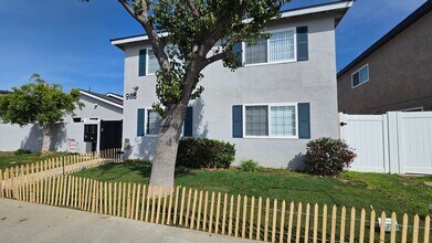 Building Photo - 988 El Camino Dr
