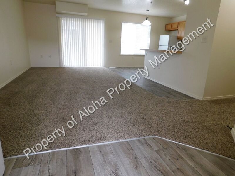 Primary Photo - 1065 W Pine Ave
