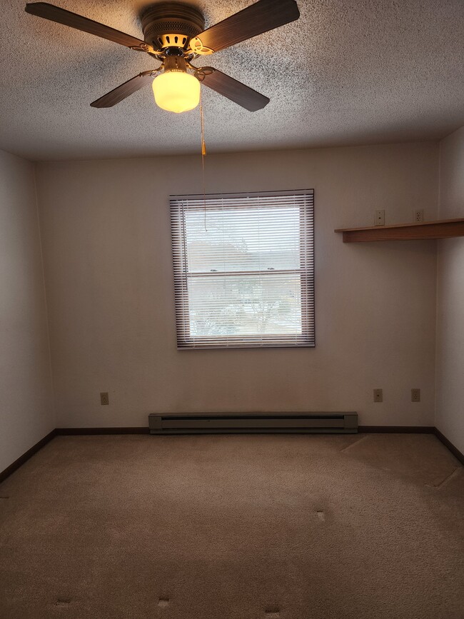 Building Photo - 1490 Tower Dr