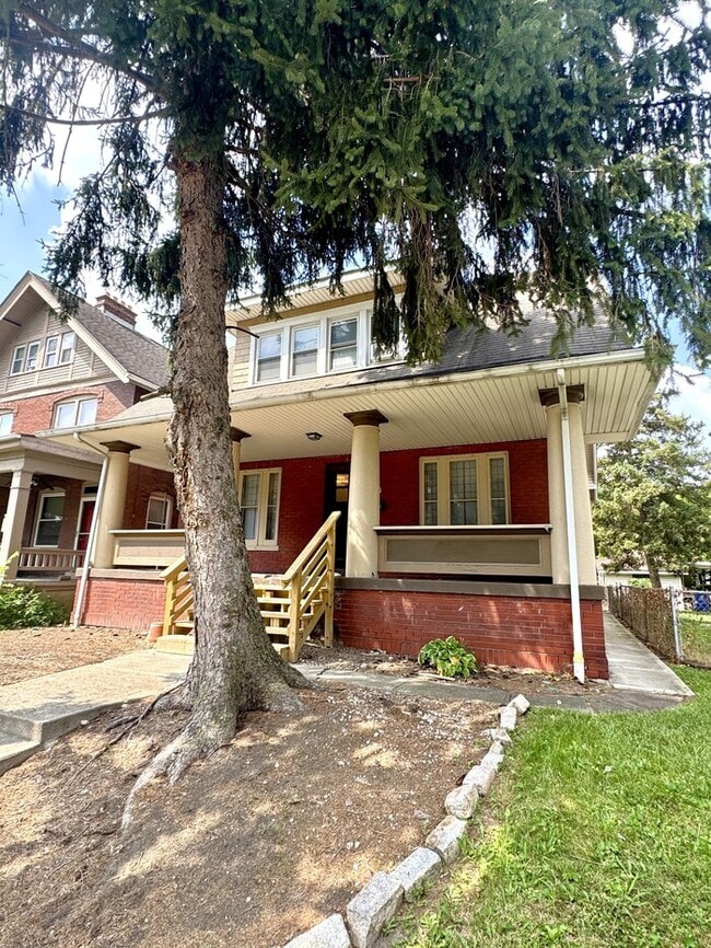 Foto del edificio - 6 Bedroom on Campus