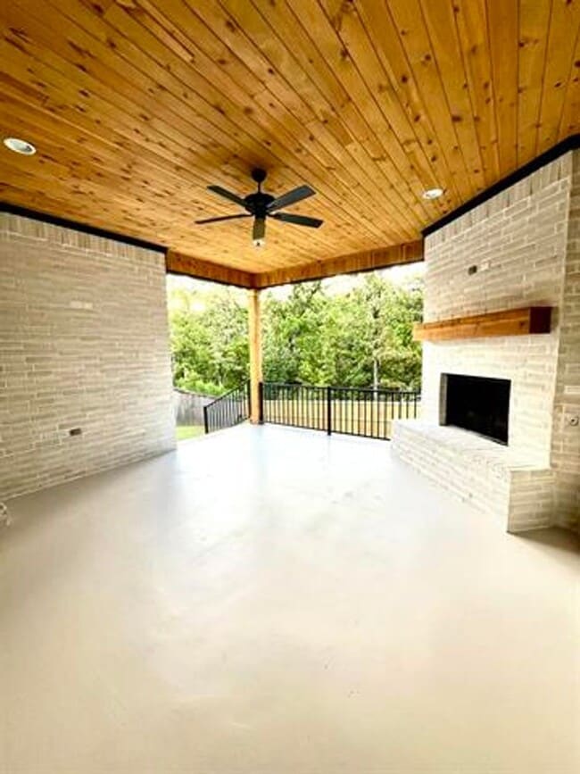 Building Photo - 160 Caurel Cir