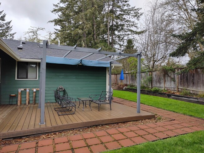 Foto del edificio - 3075 NW Manzanita Pl