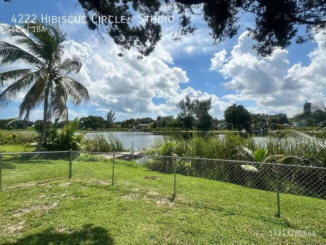 Foto del edificio - Beautiful Large Studio in West Palm Beach