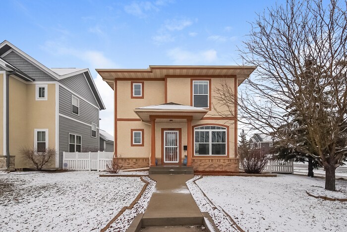 Foto principal - Gorgeous 3 Bedroom, 3.5 Bathroom House in ...