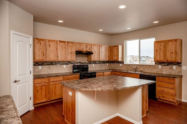 Foto del edificio - Stunning 4-Bedroom Home in Sought-After Raindance Community