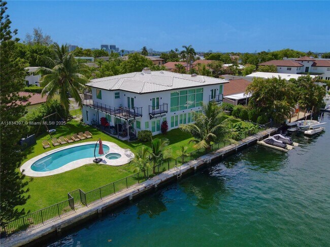 Building Photo - 13300 Biscayne Bay Terrace