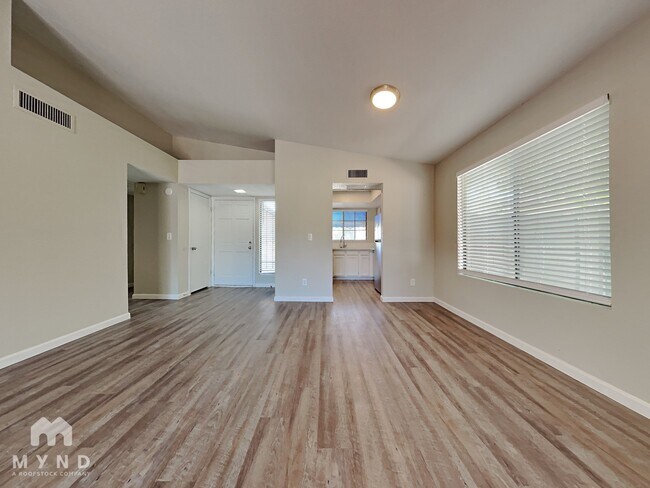 Foto del edificio - 4816 W Sierra Vista Dr