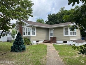 Building Photo - 551 Capstan Ave