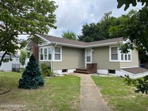 Building Photo - 551 Capstan Ave