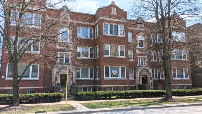 Building Photo - 623 Sheridan Rd