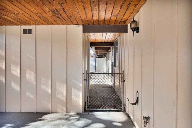 Foto del edificio - Spacious 2 Bed, 1.5 Bath Townhome Near CMU