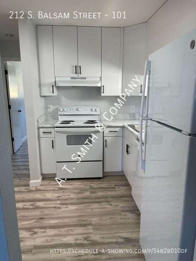 Foto del edificio - 212 S Balsam St