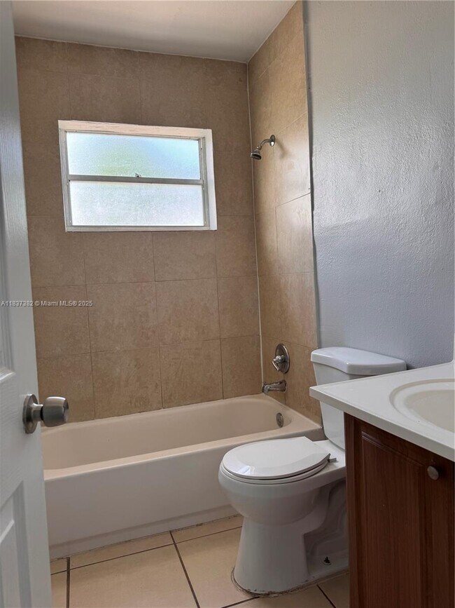 Foto del edificio - 1131 NE 211th Terrace