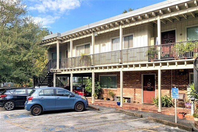 805 Chelsea Blvd, Houston, TX 77006 Townhouse for Rent