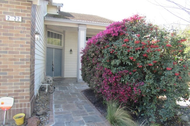 Building Photo - Beautiful 4 Bed/3 Bath Tracy Home with Pool and Fresh Paint