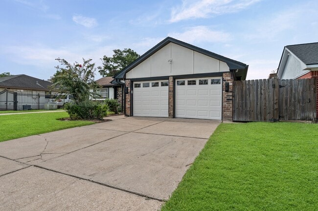 Building Photo - 10303 Kirkglen Dr