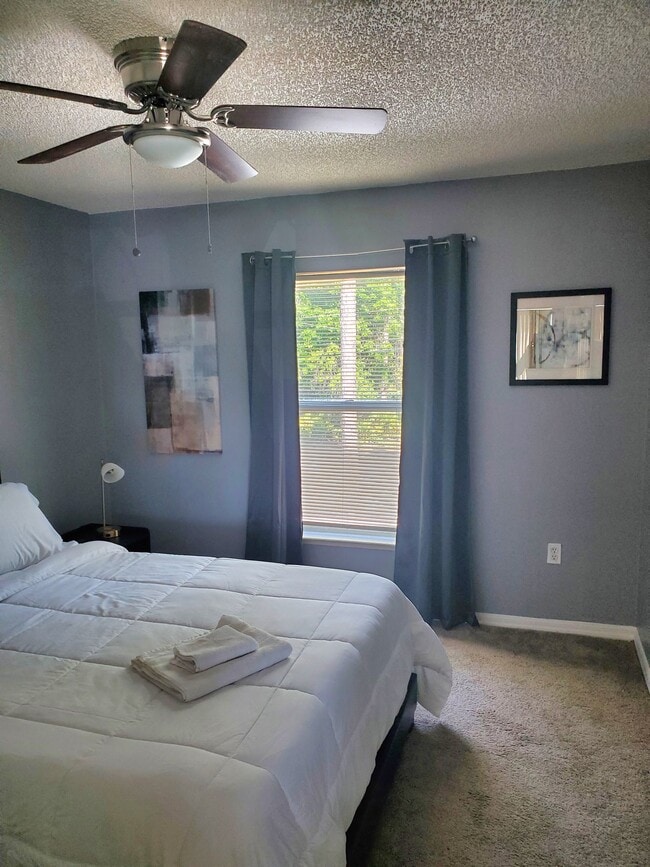 Foto del edificio - 11319 Nettlebrook St E