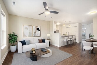 Building Photo - Signature Pointe Apartment Homes