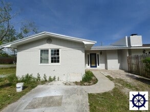 Building Photo - 505 S Highline Dr